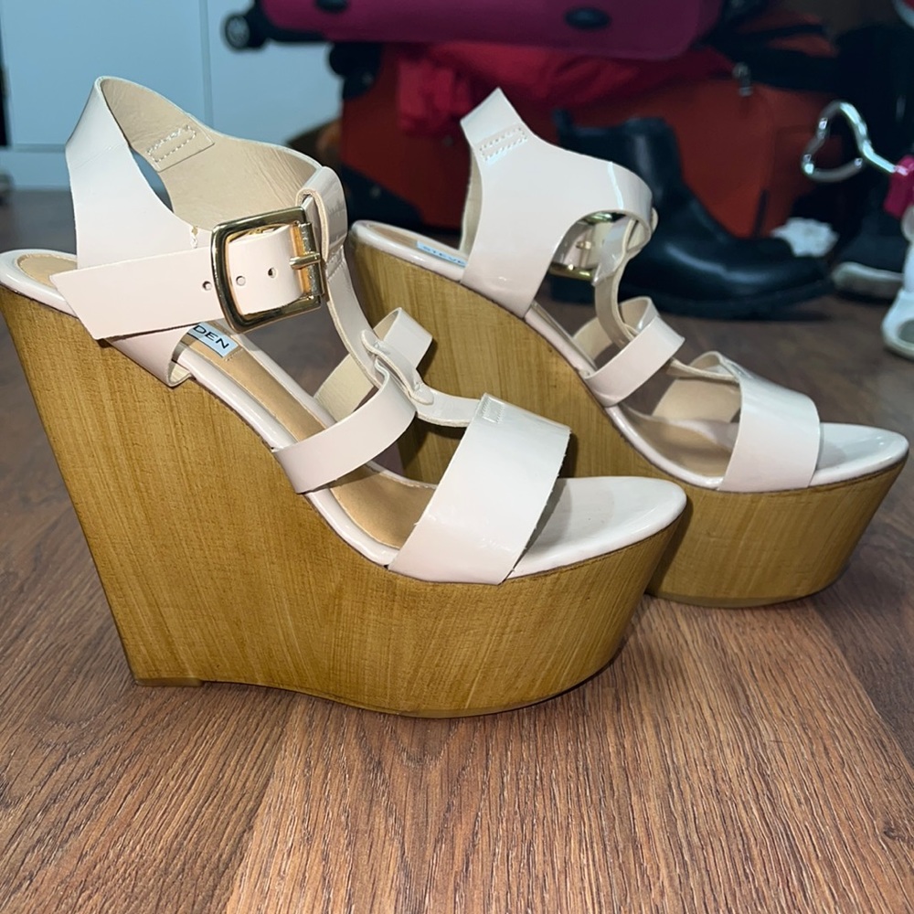 Nude wedges